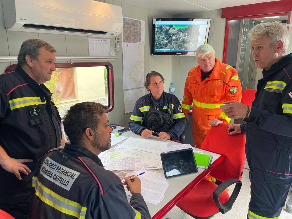 Fotos: Los bomberos siguen luchando contra el fuego en Bejís