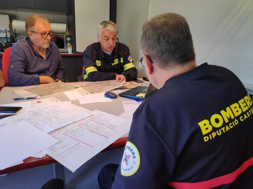 Fotos: Los bomberos siguen luchando contra el fuego en Bejís