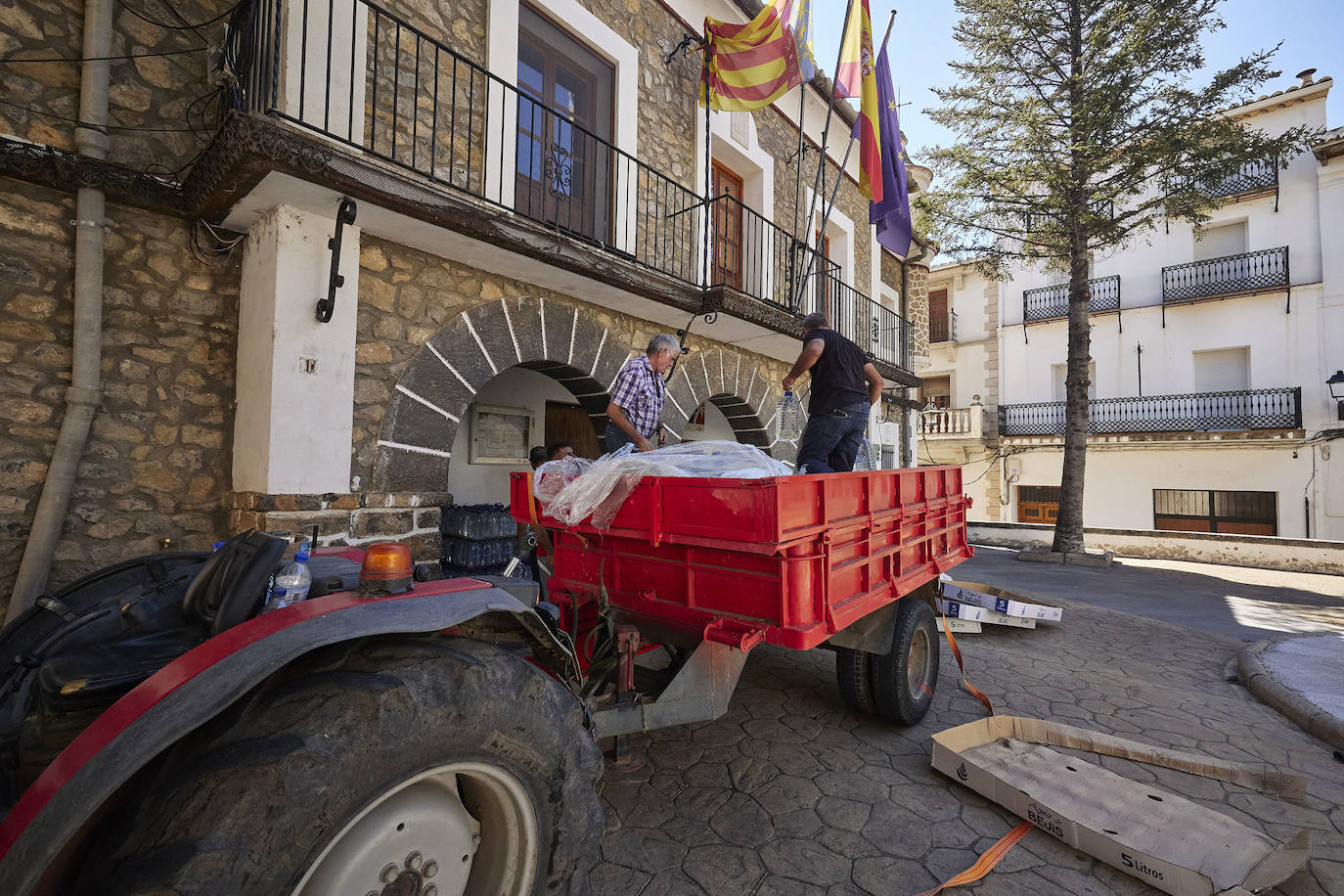 Fotos: El regreso de los vecinos de Bejís a sus casas tras el incendio