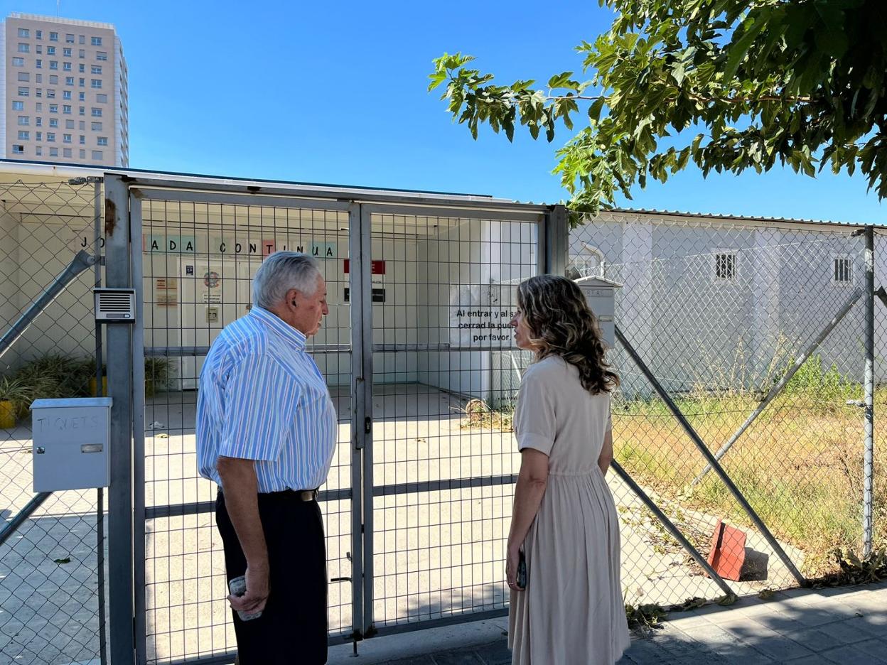 Climent, a la derecha, junto al colegio Padre Manjón. lp