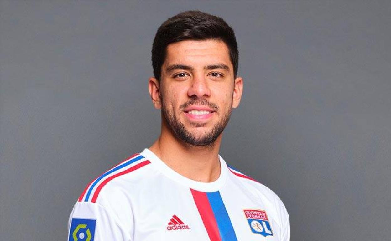 Özcakar, con el Olympique de Lyon.