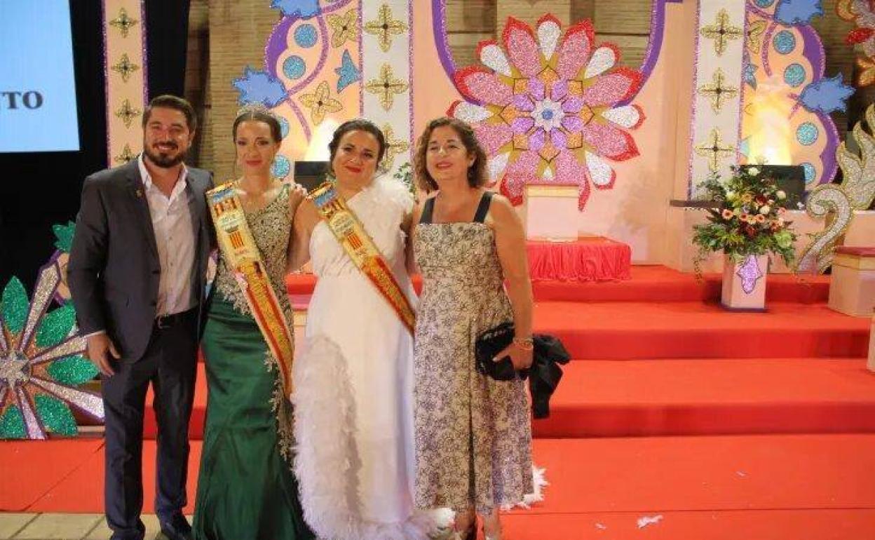 Presentación de la reina de las fiestas y proclamación de las falleras de 2023. 