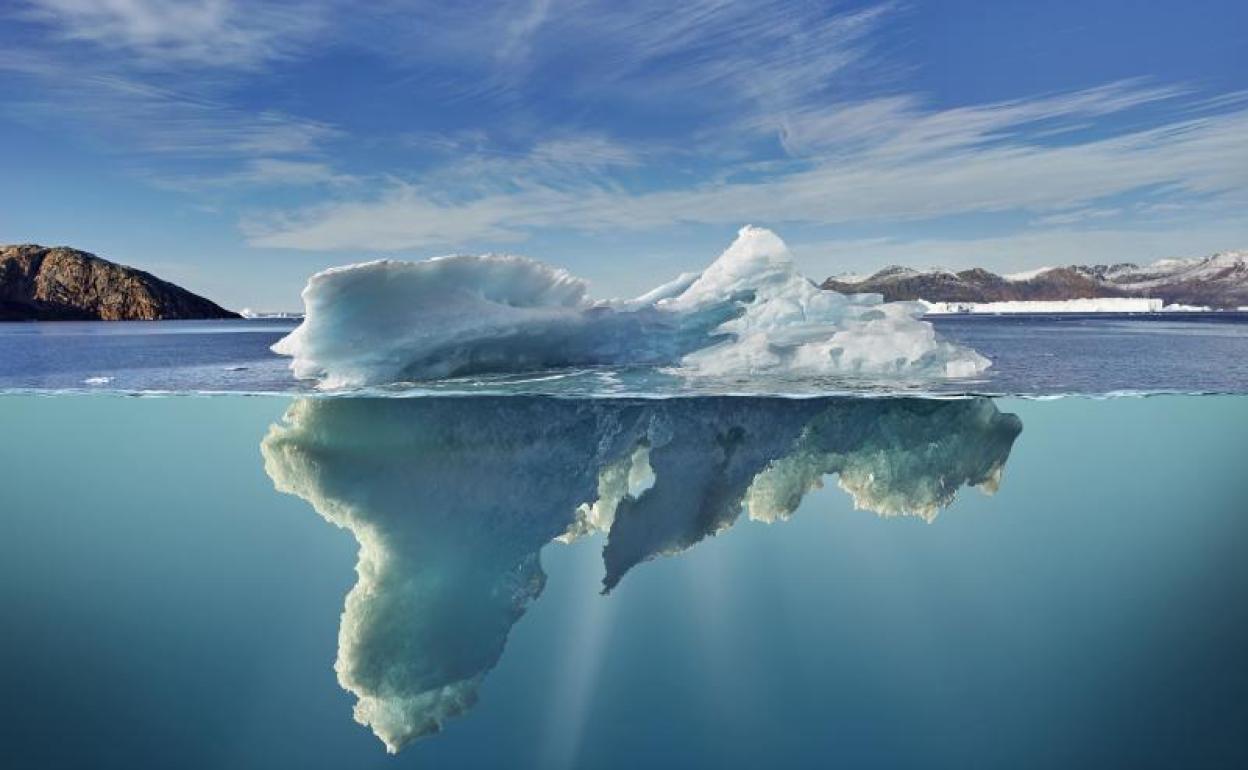 Un iceberg cerca de la costa de Groenlandia. 