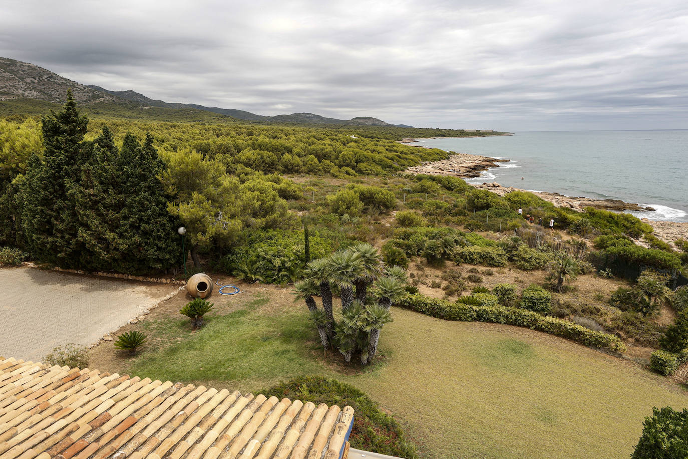 Vista hacia el norte desde el mirador de la vivienda. La sierra de Irta es un paraje poco conocido por los valencianos.