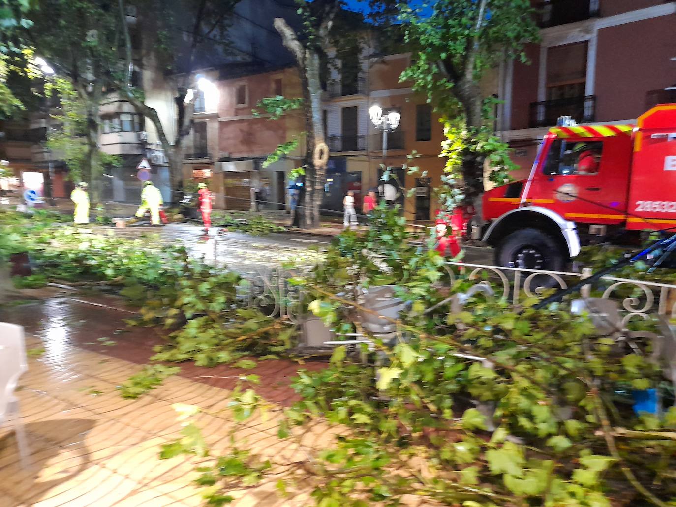 Fotos: Efectos del temporal de lluvia y viento a su paso por Xàtiva