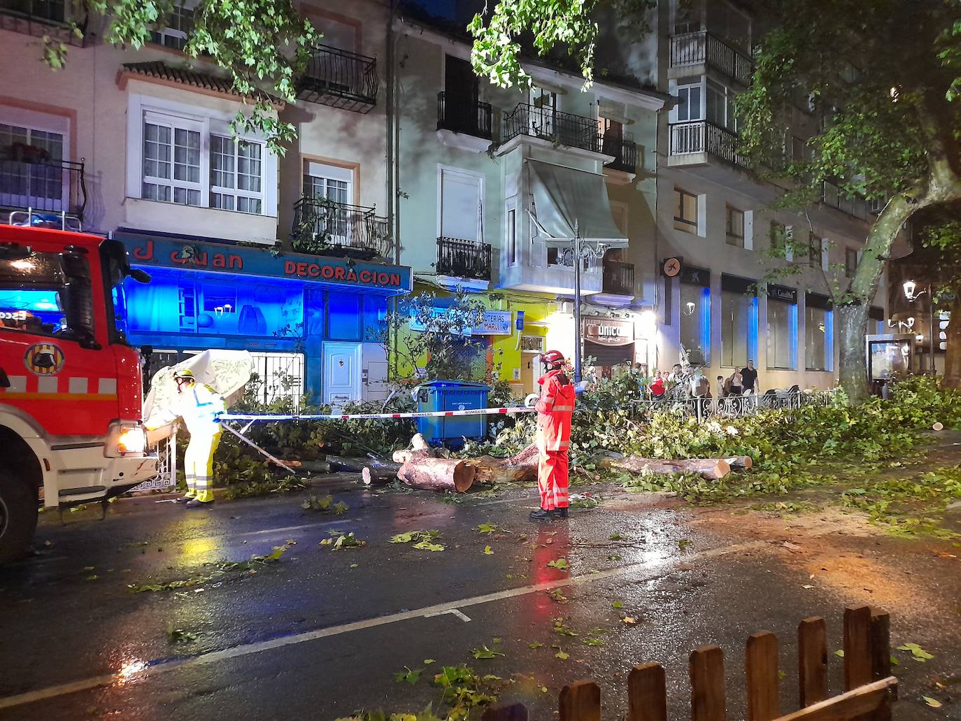 Fotos: Efectos del temporal de lluvia y viento a su paso por Xàtiva