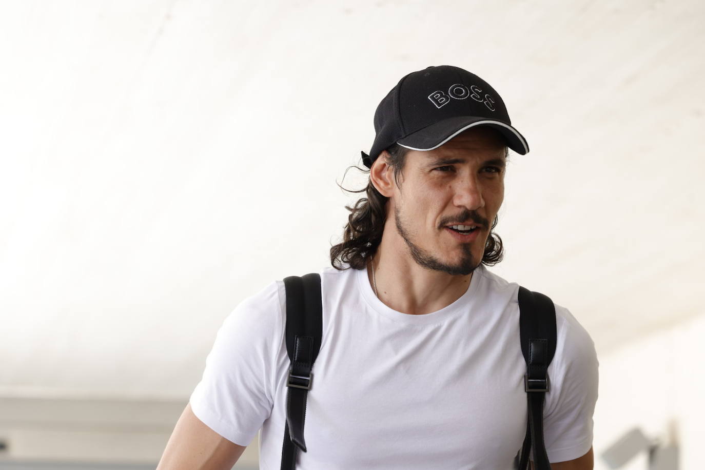 Cavani en su llegada al Aeropuerto de Manises