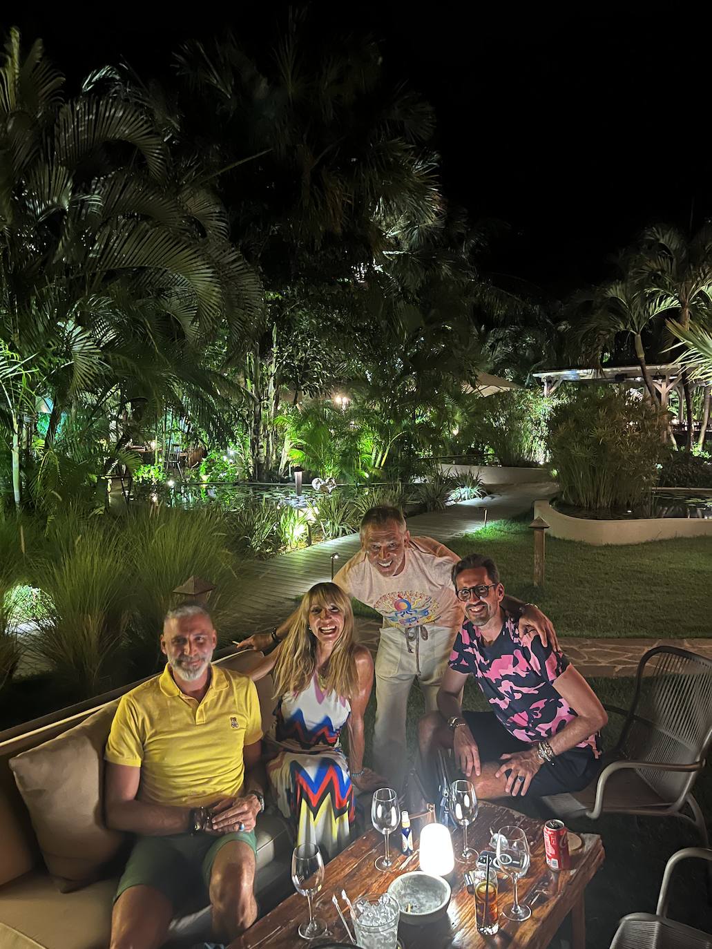 Max Rese, Diane luttmann, Bruno Luttmann y Alex Jordán cenando en Tamarin en Saint barth