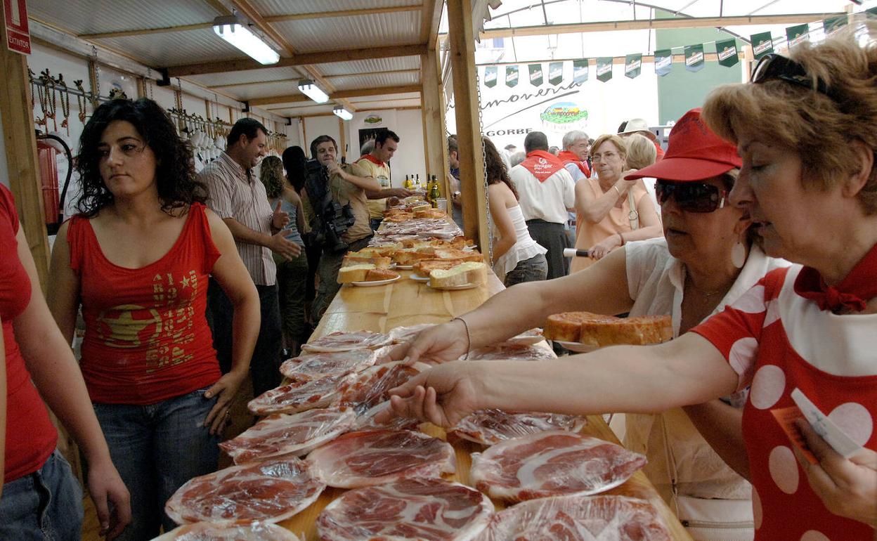 La Feria del Jamón y el Embutido durante la semana taurina en Segorbe.