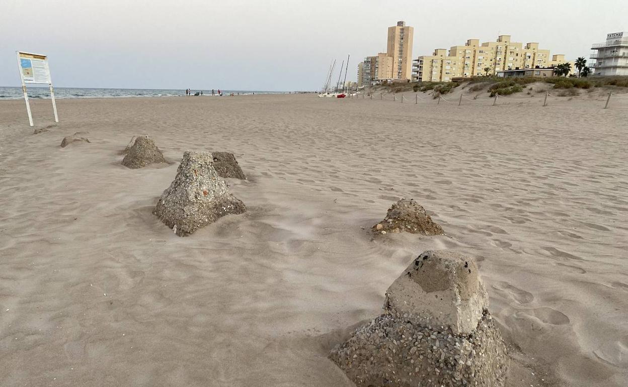 Playa de El Perellonet próxima a la gola- 