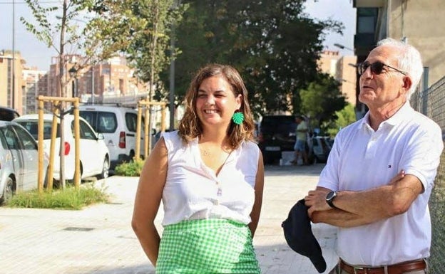 La vicealcaldesa Sandra Gómez, en la visita de obras de la avenida Ausias March de Valencia. 