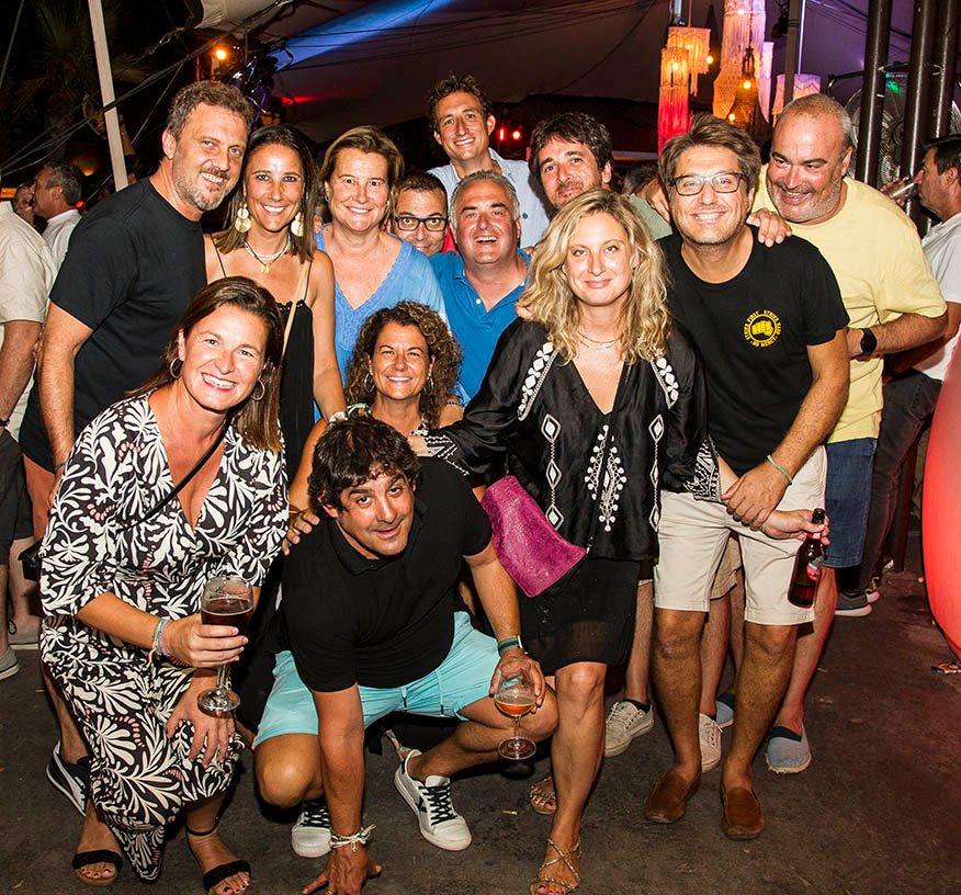 Telma Cadenas, César González, Paula Aranegui, Felipe Sos, Monica Pauner, Dana y Antonio Sos, Javi Luengo, Ana Llarena, Chuan Cadenas, Patricia Rodrigo, Borja y Carmen Caruana, Eva Porras, Gonzalo Izquierdo, Edu Campos, Virginia y Miguel Zafra.