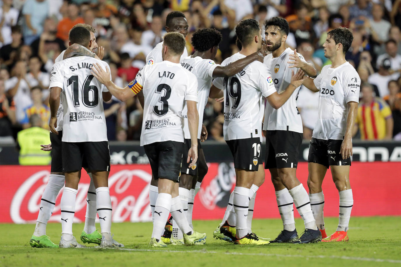 Fotos: Euforia en Mestalla tras el 5-1 frente al Getafe