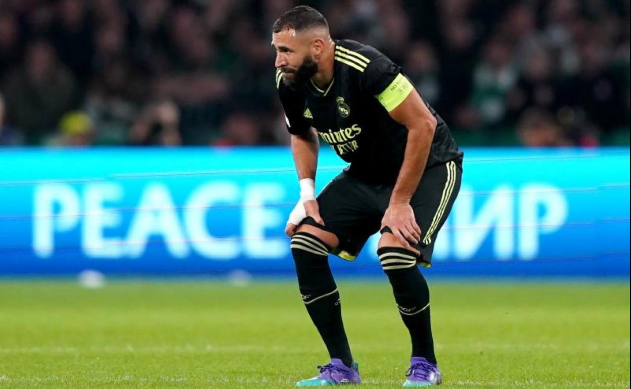 Benzema, tras lesionarse. 