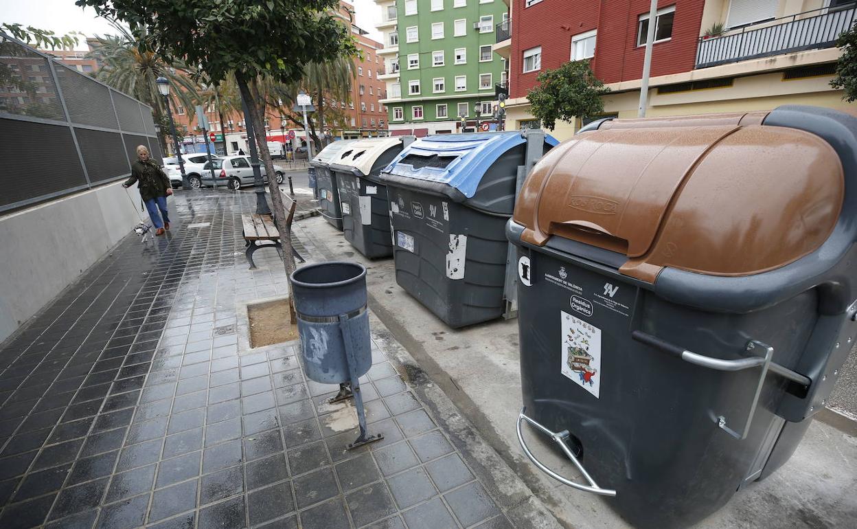 Contenedores de basura en Valencia. 