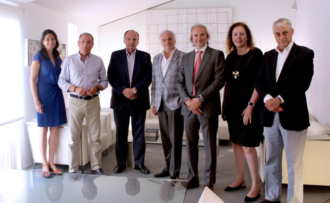 Pilar Caro, Salvador Navarro, José Vicente Morata, Miguel Garrido, Manuel Broseta, Asunción Martínez y Alejandro Halffter. 