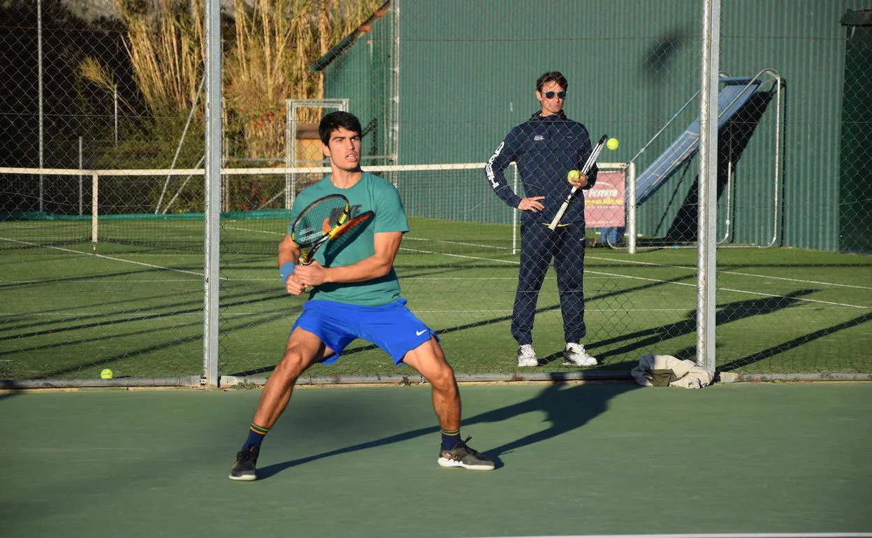 Vestuario y equipo deportivo recomendado para practicar tenis – ALE Tennis  Academy