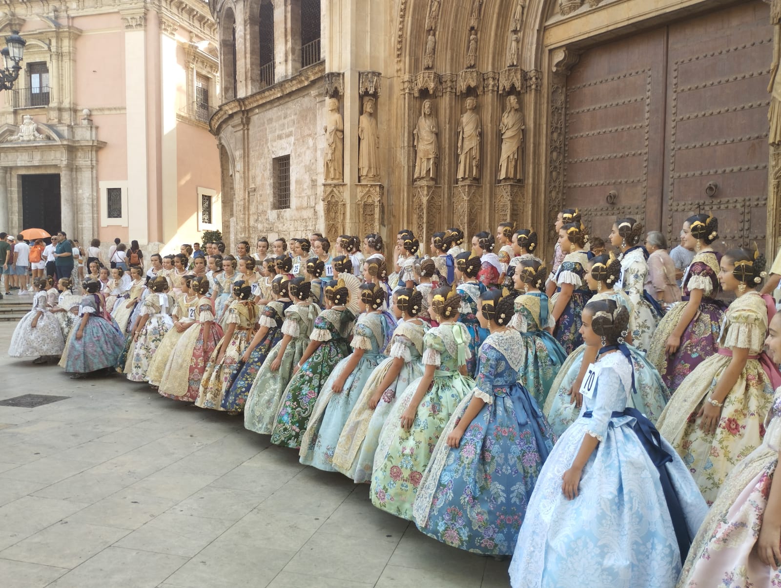 Imagen principal - Empiezan las pruebas para las candidatas a fallera mayor infantil de Valencia