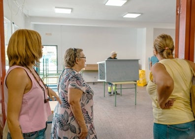 Imagen secundaria 1 - Las visitas a los centros en Paiporta y Benetússer. 