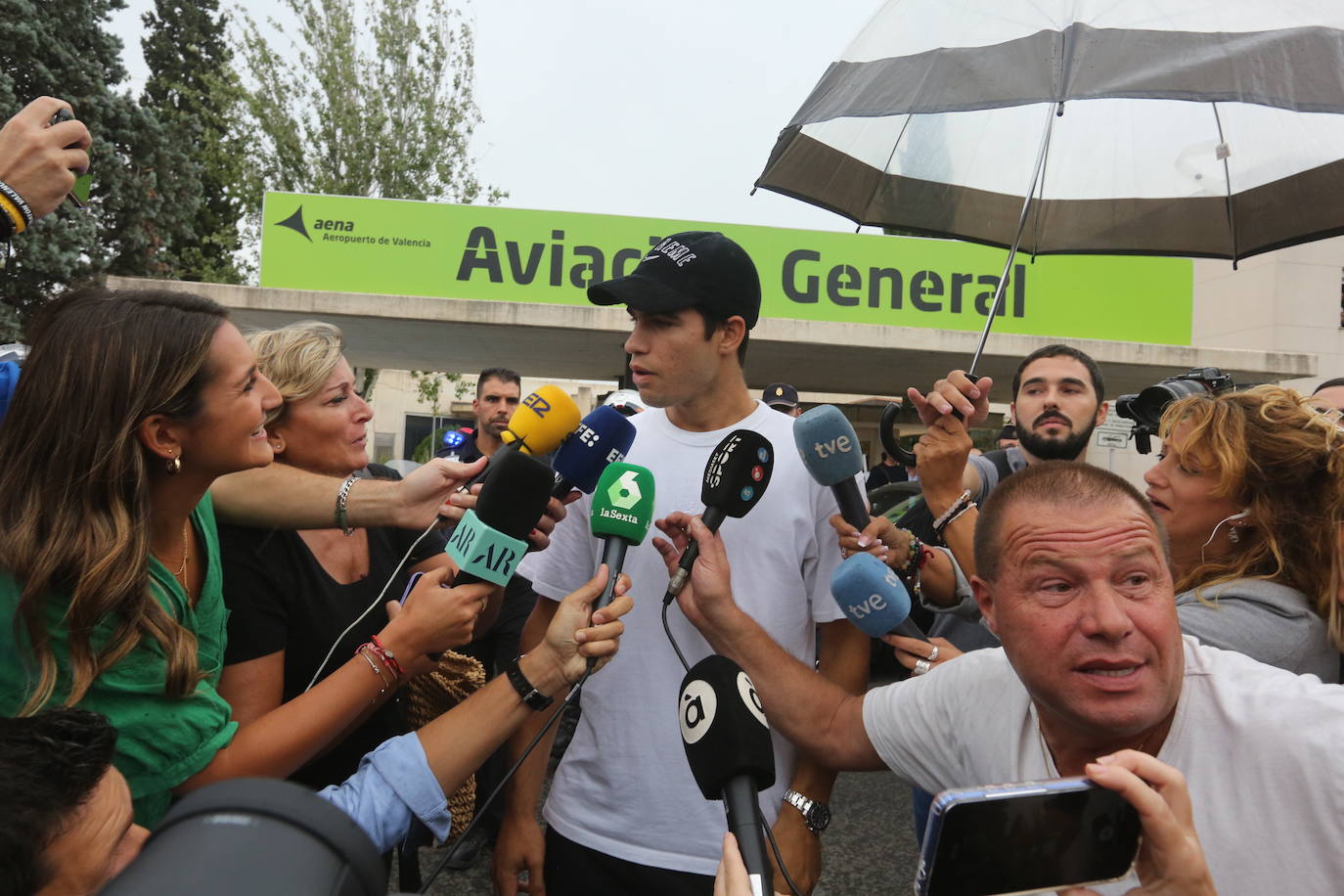 Carlos Alcaraz en su llegada a Valencia