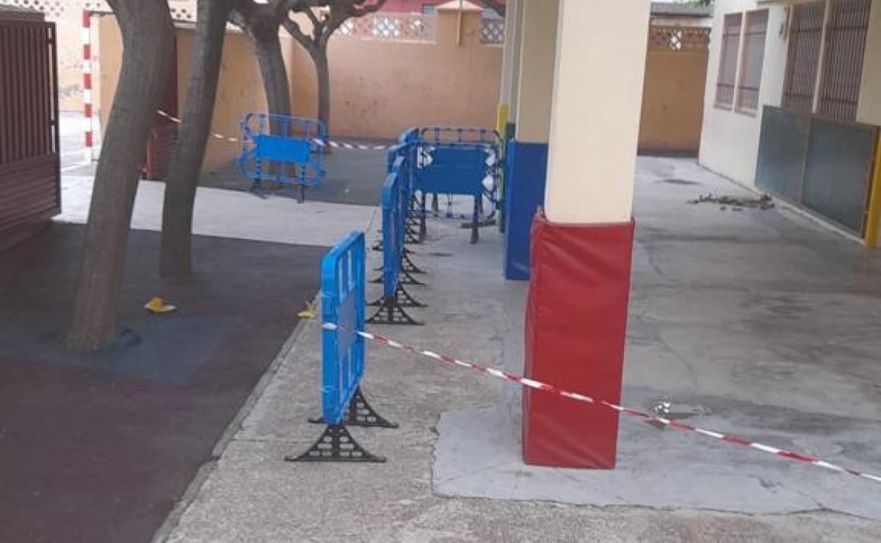 Patio vallado por seguridad. 