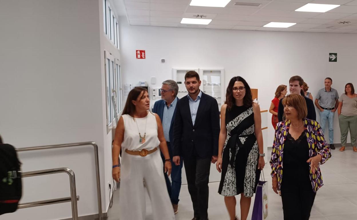 El alcalde José Manel Prieto y la consellera Aitana Mas. 