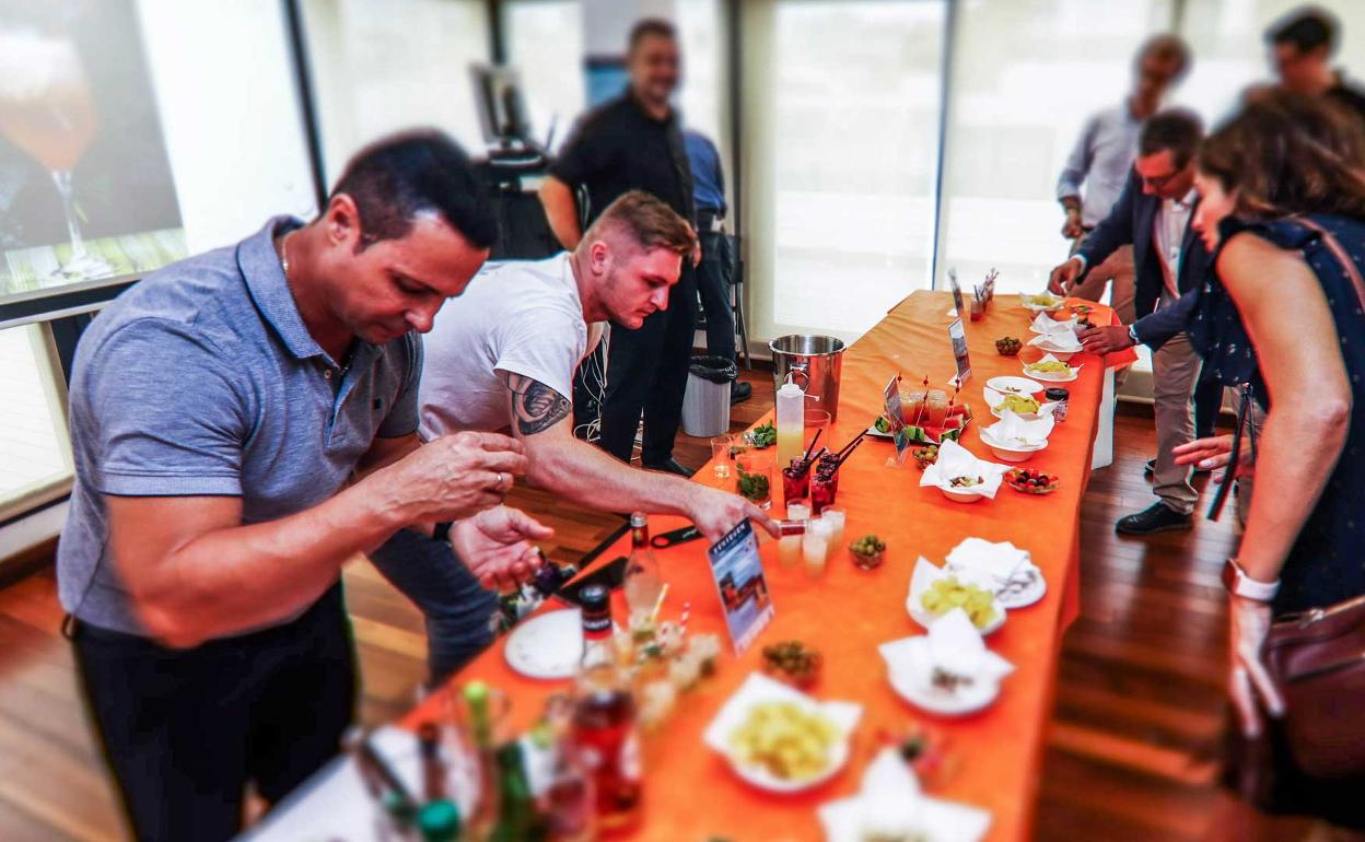 Benidorm: La ciudad crea un concurso de cocktails como nuevo reclamo en el marco del Benidorm Gastronómico 2022 | Benidorm agita la coctelera de su oferta gastronómica