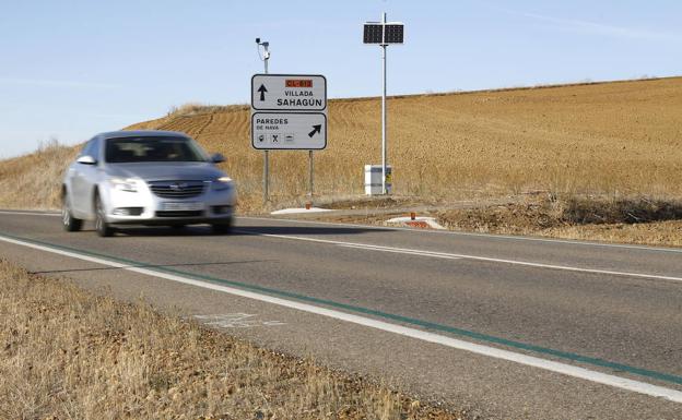 Para qué sirven y qué significan las líneas verdes que la DGT ha pintado en las carreteras