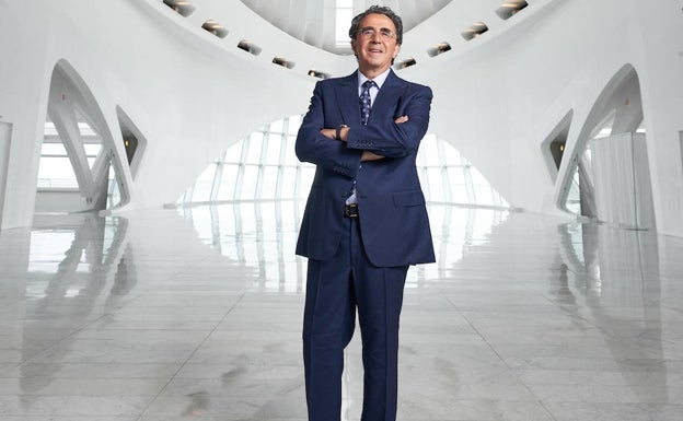 Calatrava en una de las salas del museo. 