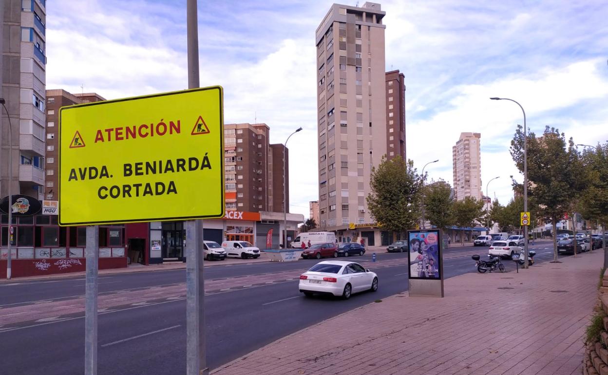 Imagen de la avenida Alfonso Puchades en plena hora punta