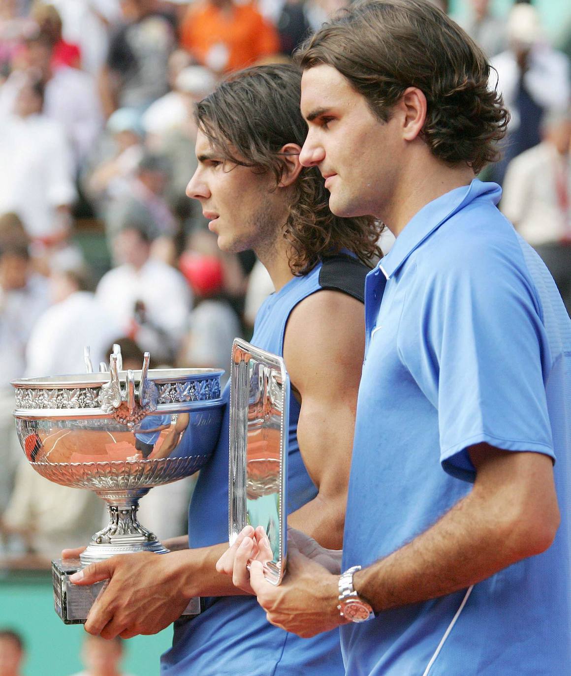 Roger Federer y Rafael Nadal tras la final de Roland Garros en 2006.