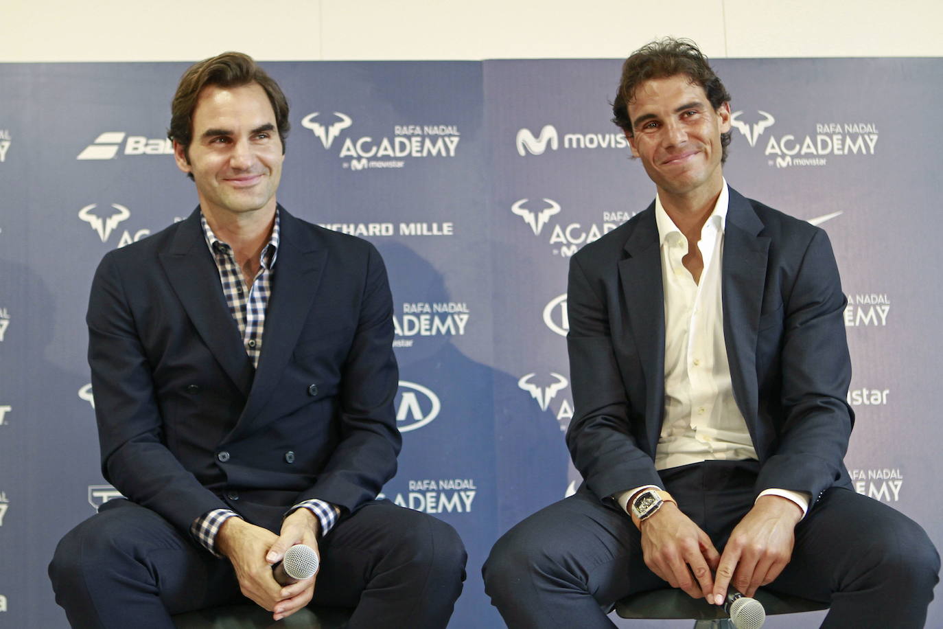 Federer y Nadal en 2016 durante un acto de la academia del mallorquín.