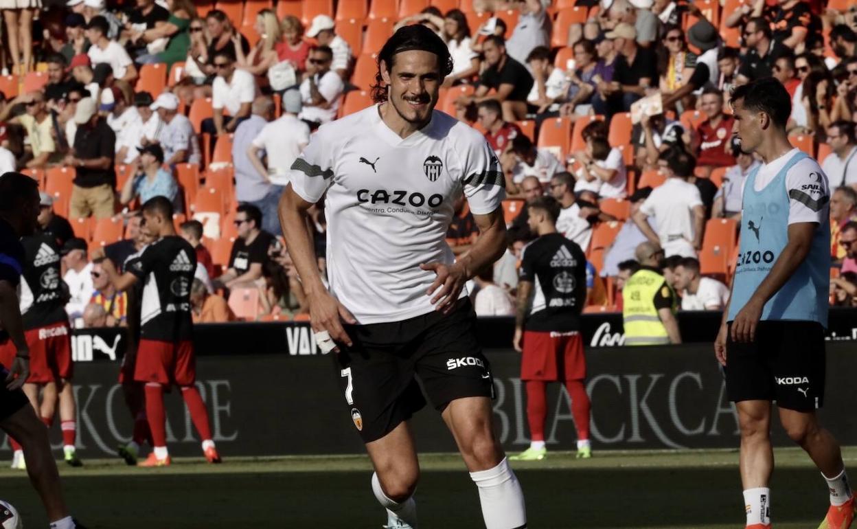 Cavani, minutos antes de su debut en Mestalla. 