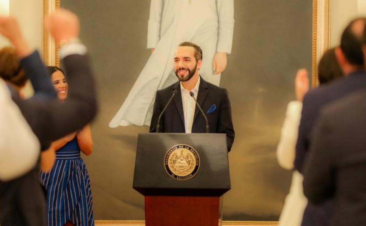 El presidente de El Salvador, Nayib Bukele, anuncia su reelección para los comicios de 2024. 