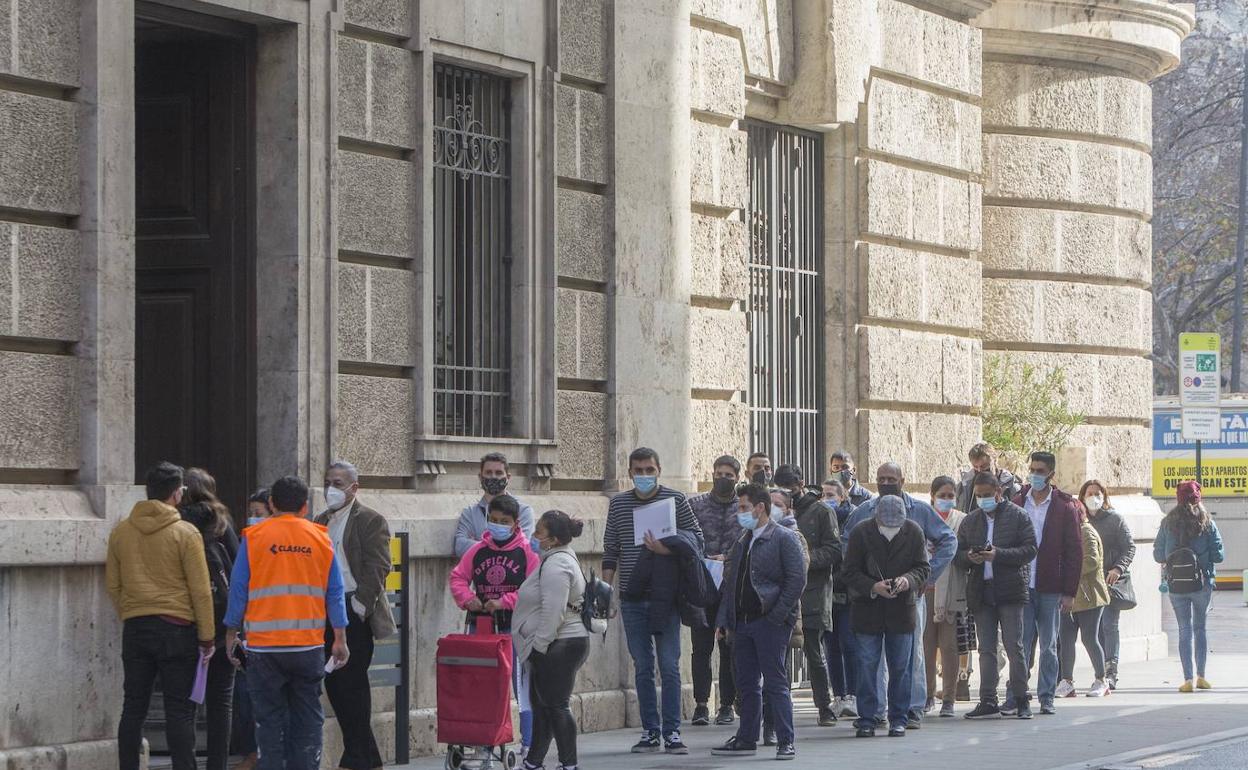 Colas para acceder al Ayuntamiento, este mismo año.