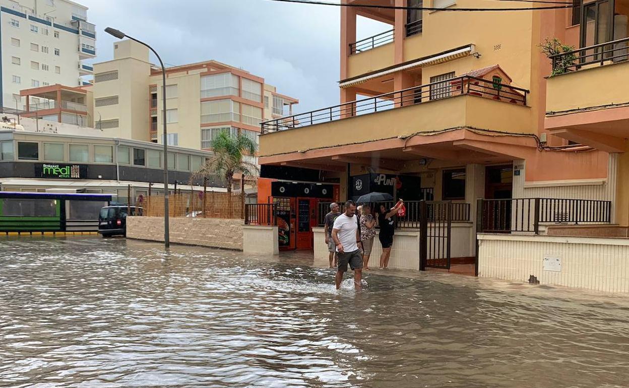 Lluvia en la playa de Tavernes de la Valldigna. 