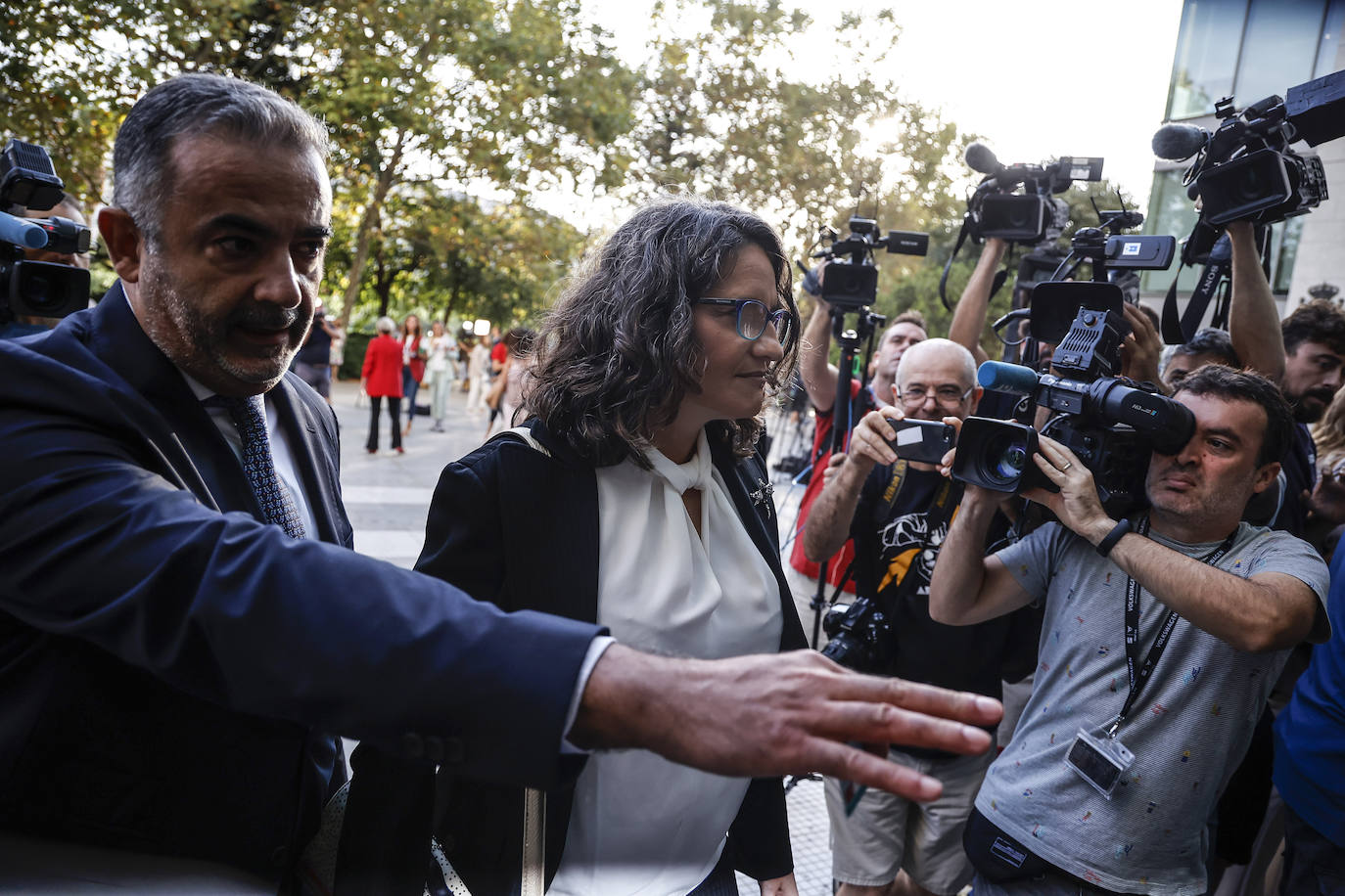 Fotos: Oltra, en la Ciudad de la Justicia para declarar como imputada por los abusos de su exmarido