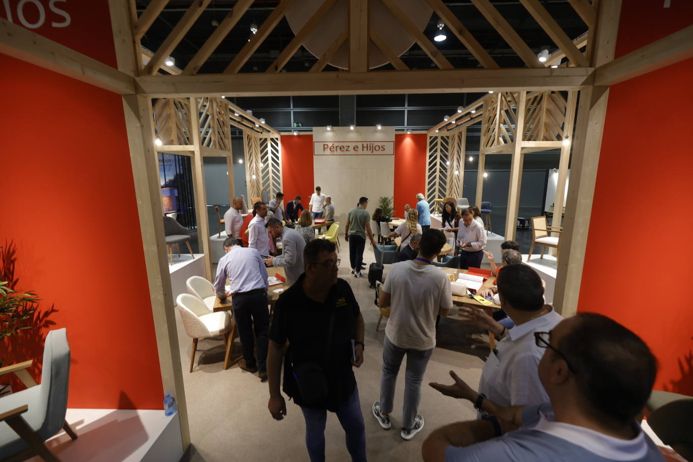 Valencia acoge una edición de récord con profesionales del mueble, iluminación y decoración. En Feria Valencia se dan cita hasta el 23 de septiembre un total 603 empresas y marcas expositoras.