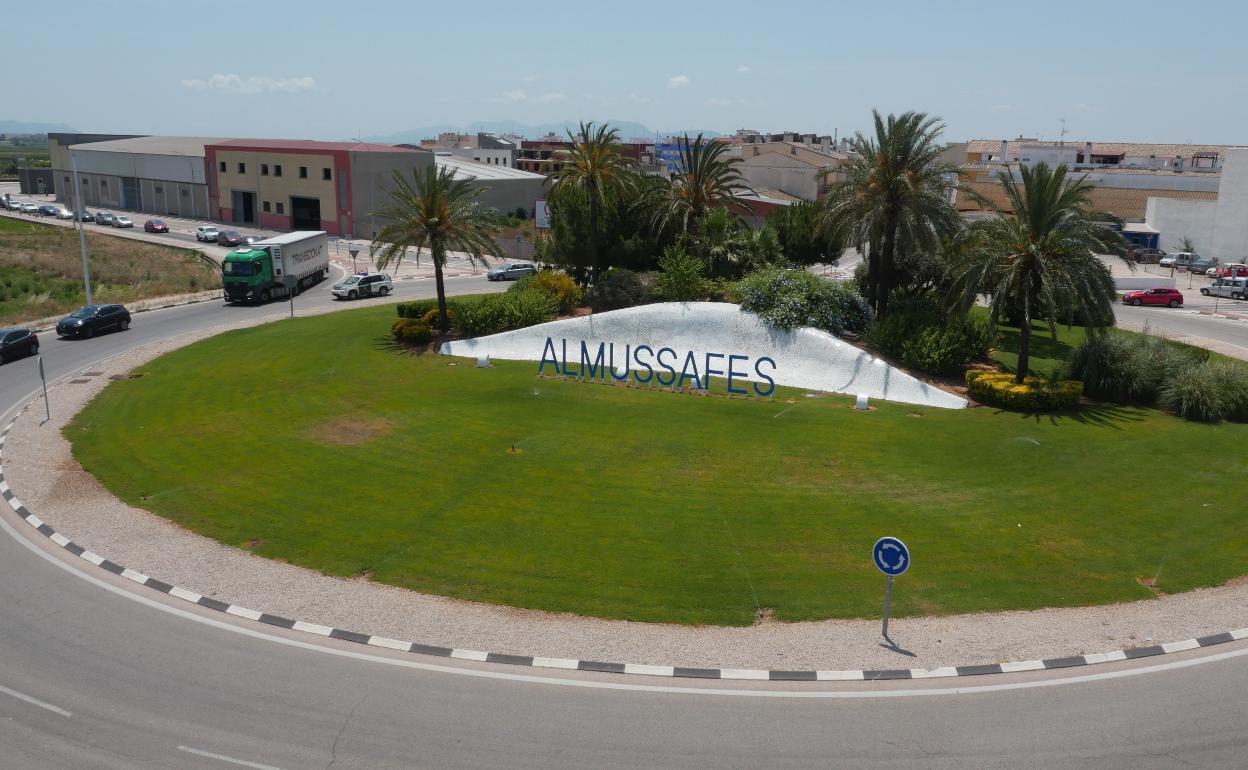 Entrada al municipio de Almussafes. 