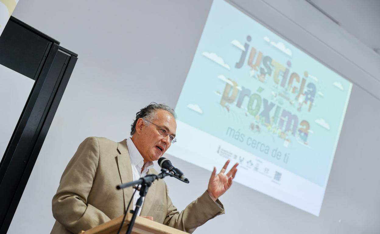 José García Añón durante su intervención en l'Alfàs del Pi