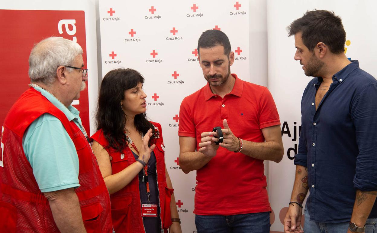 El alcalde de Mislata, Carlos Fernández Bielsa, presenta el dispositivo. 