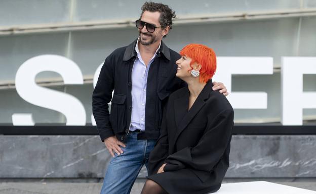 Paco León y la cantante Dora Postigo, protagonista de 'Rainbow'.