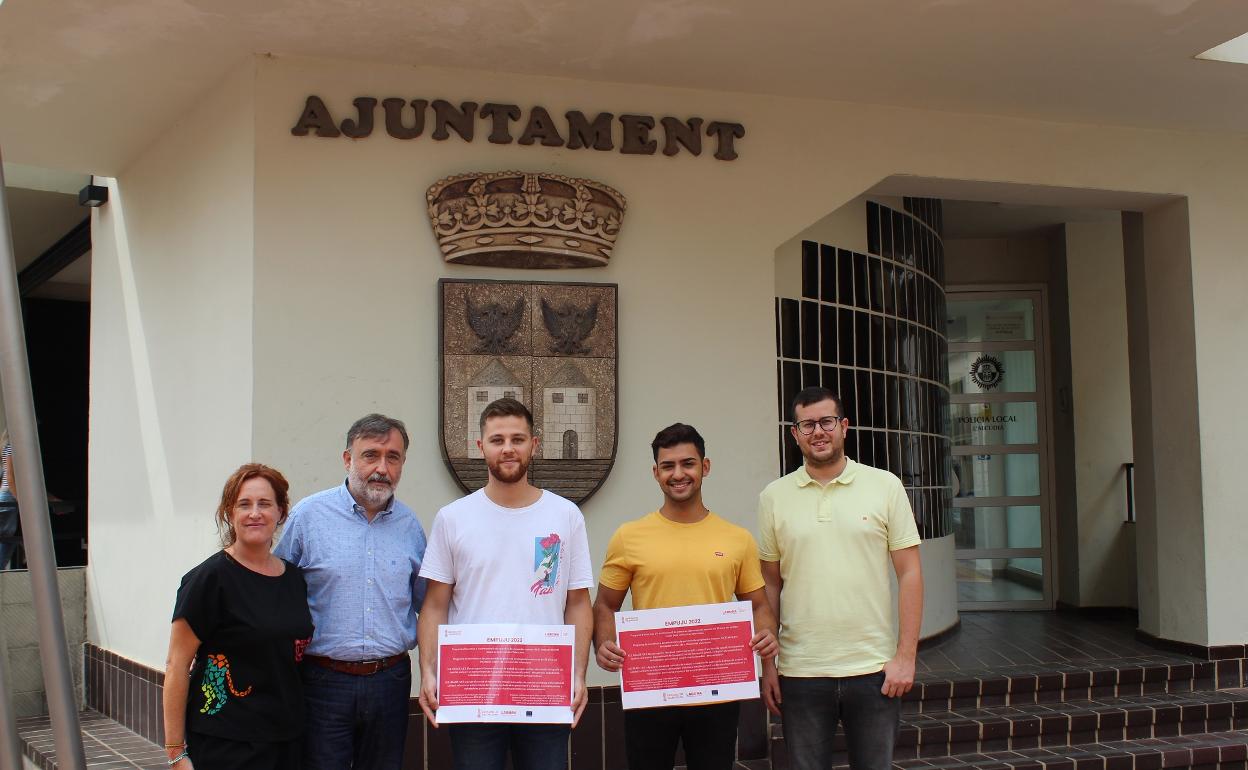 Nuevos trabajadores son recibidos en el Ayuntamiento. 