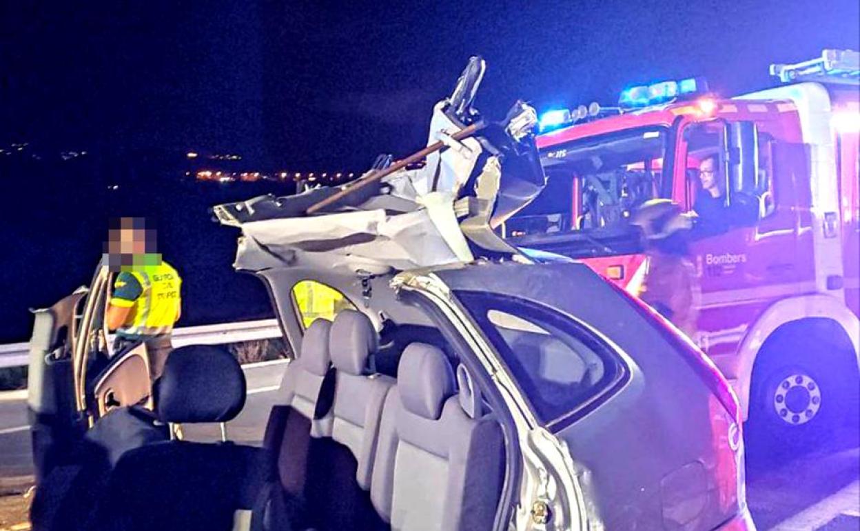 Imagen del coche en el que murió el supuesto asesino