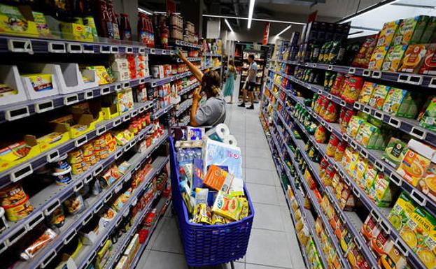 Interior de un supermercado 