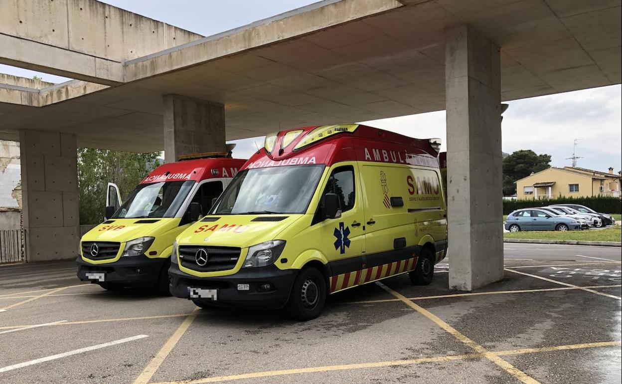 Ambulancias del SAMU en el Hospital de Dénia. 