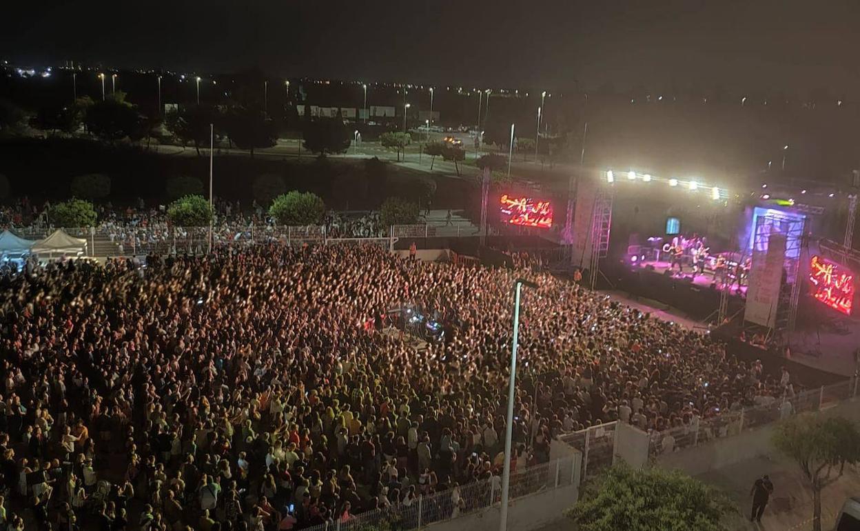 Así fue el concierto de Ana Mena en valencia | El concierto de Ana Mena en Catarroja reúne a cerca de 8.000 espectadores
