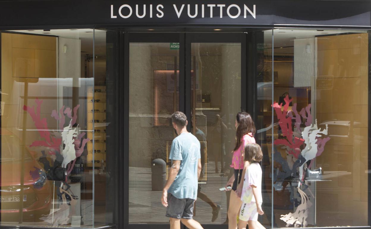 Tienda de Louis Vuitton en la calle Poeta Querol hace unos días. 