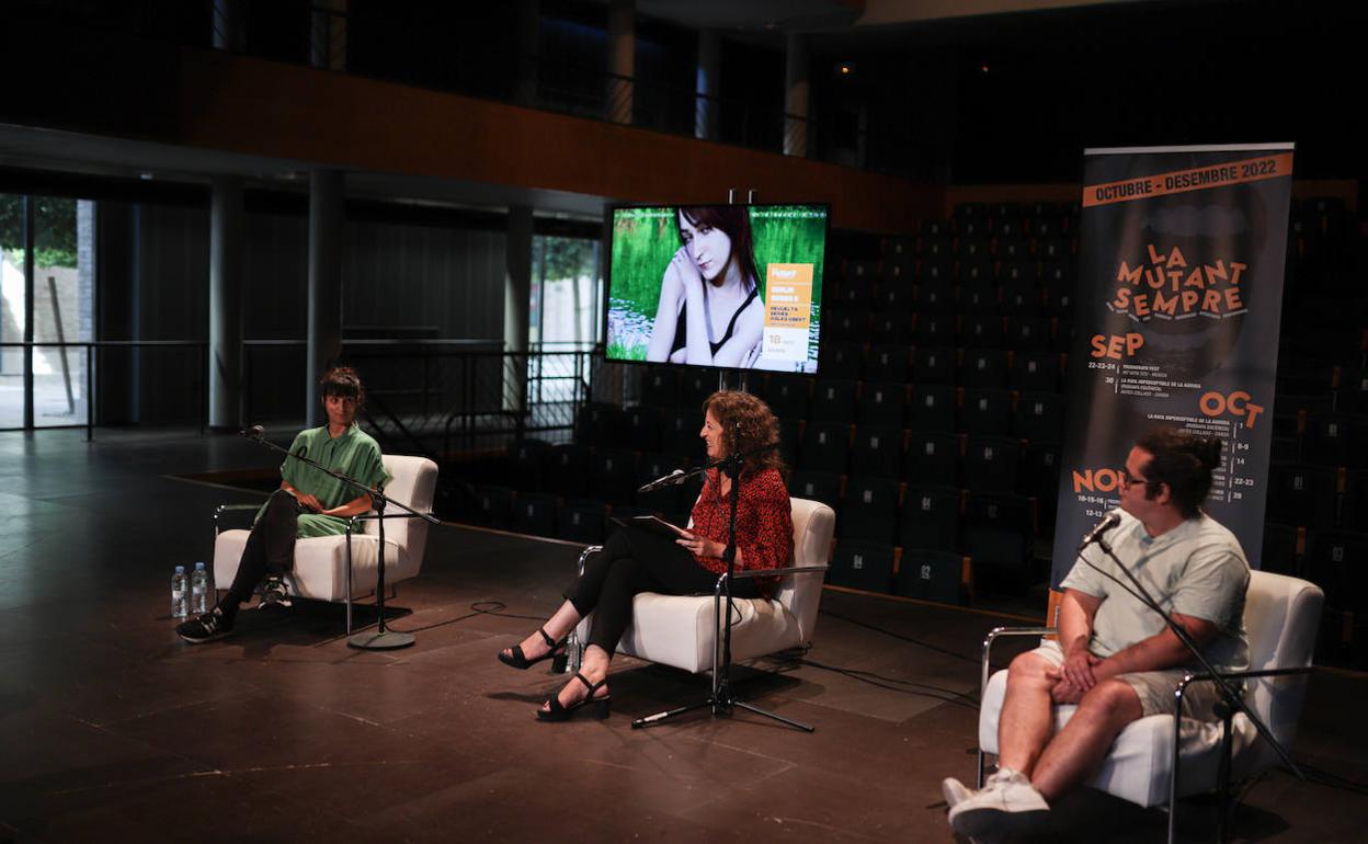 La concejala Maite Ibáñez, en el centro, junto con Ángela Verdugo y Norberto Llopis. 