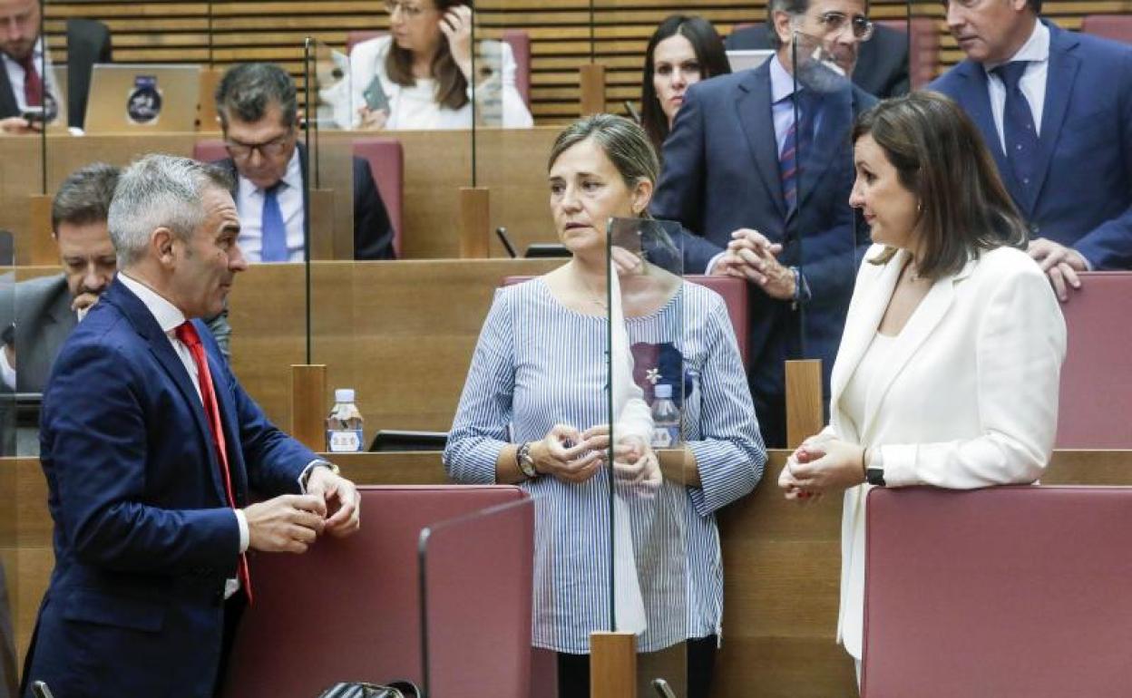 Bajada de impuestos en la Comunitat | El tripartito evita detallar la reforma de Puig en las propuestas conjuntas de Les Corts